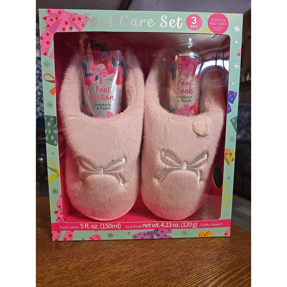 FOOT CARE GIFT 3 PCS SET FOR WOMEN WITH FLUFFY SLIPPERS, FOOT LOTION & FOOT SOAK